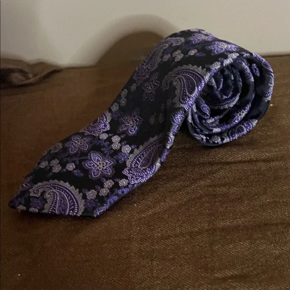 😄100% Italian silk paisley tie purples - Picture 2 of 4